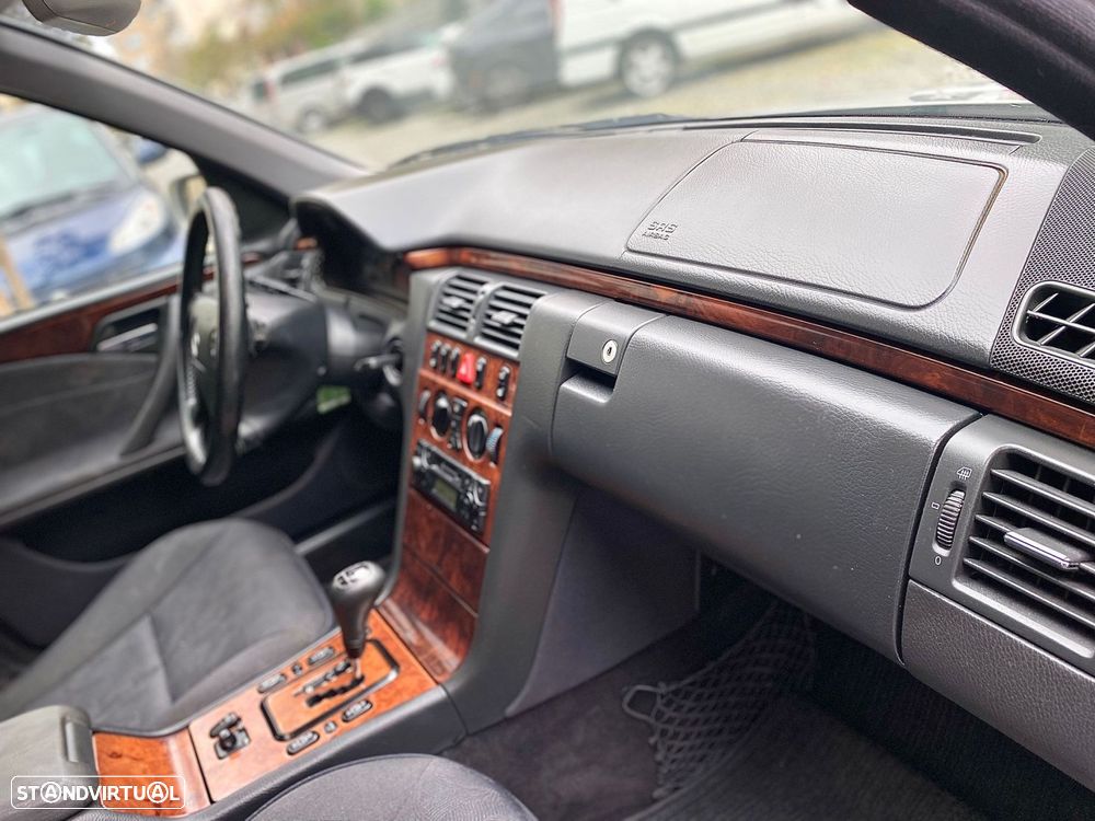 Mercedes-Benz E 220 - 23
