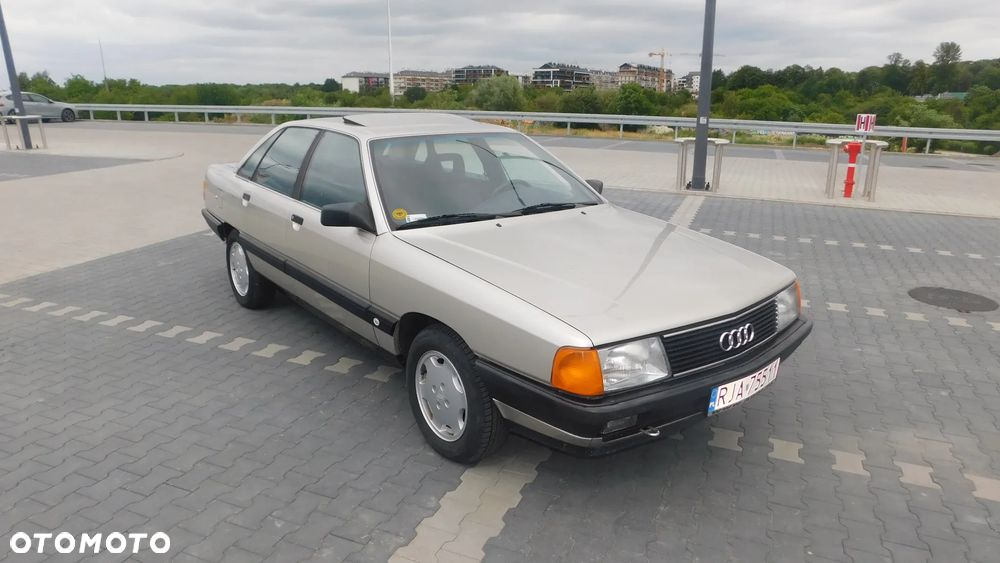 Audi 100 1.8 E - 32