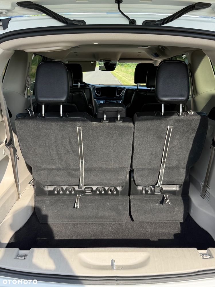 Chrysler Pacifica - 32