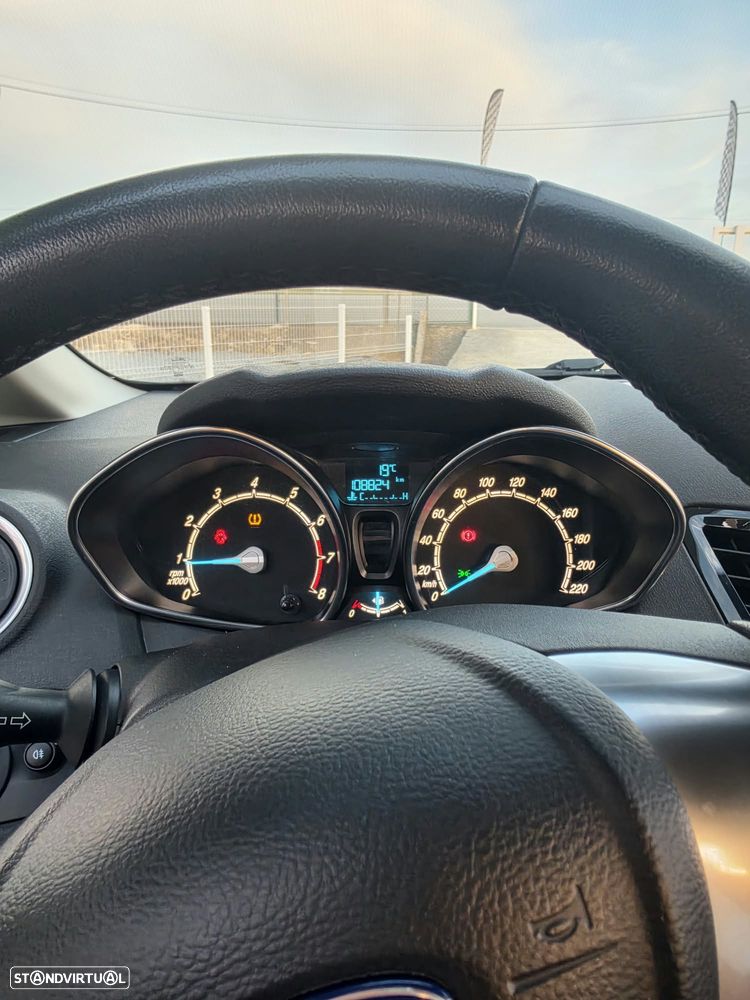 Ford Fiesta 1.0 T EcoBoost Titanium - 24