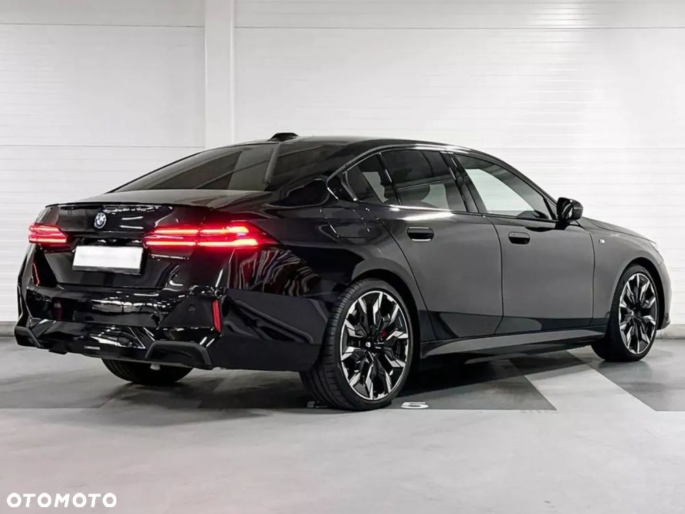 BMW Seria 5 520d xDrive mHEV M Sport - 2