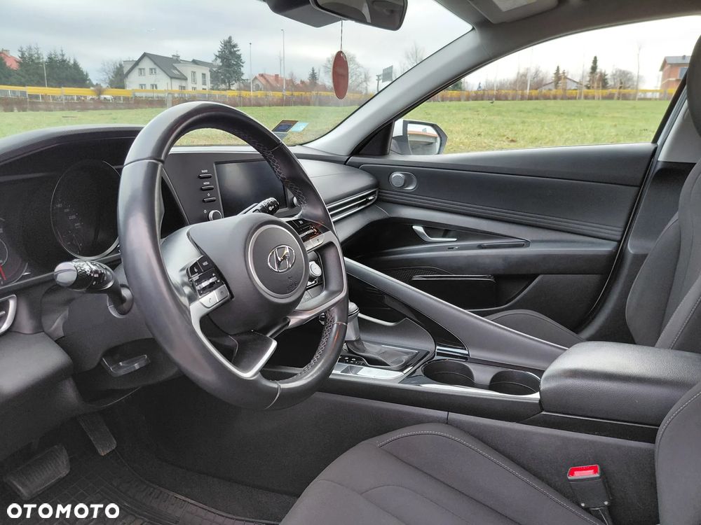 Hyundai Elantra - 11