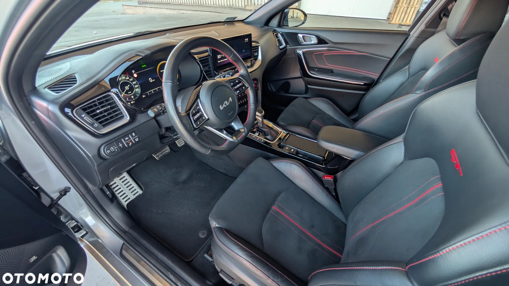 Kia ProCeed 1.6 T-GDI GT DCT - 14