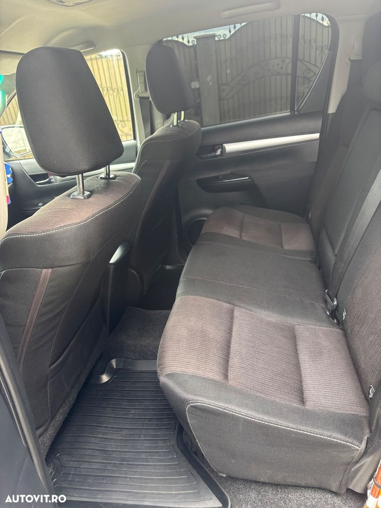 Toyota Hilux ver-4x4-double-cab-a-t-invincible - 7