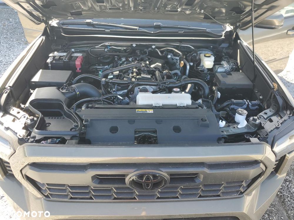 Toyota Tacoma - 11