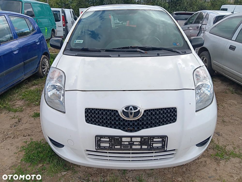 027 / TOYOTA YARIS / NA CZĘŚCI /