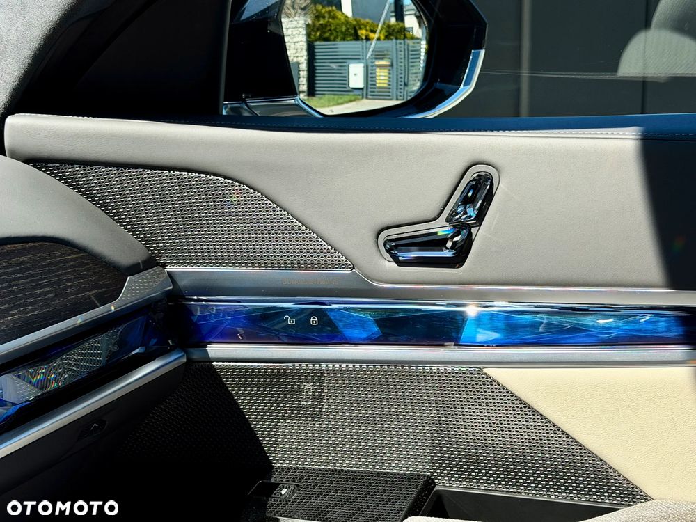 BMW Seria 7 M760e PHEV xDrive sport - 22