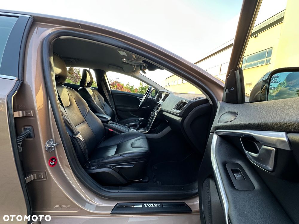Volvo V40 D4 Inscription - 23