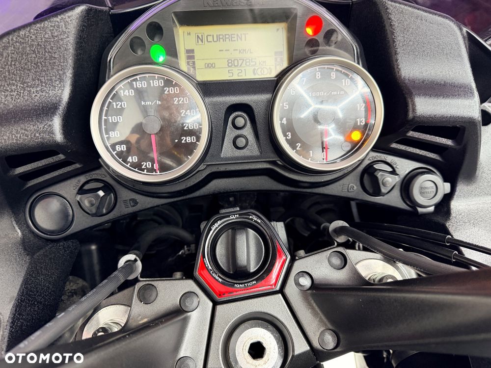 Kawasaki GTR - 24
