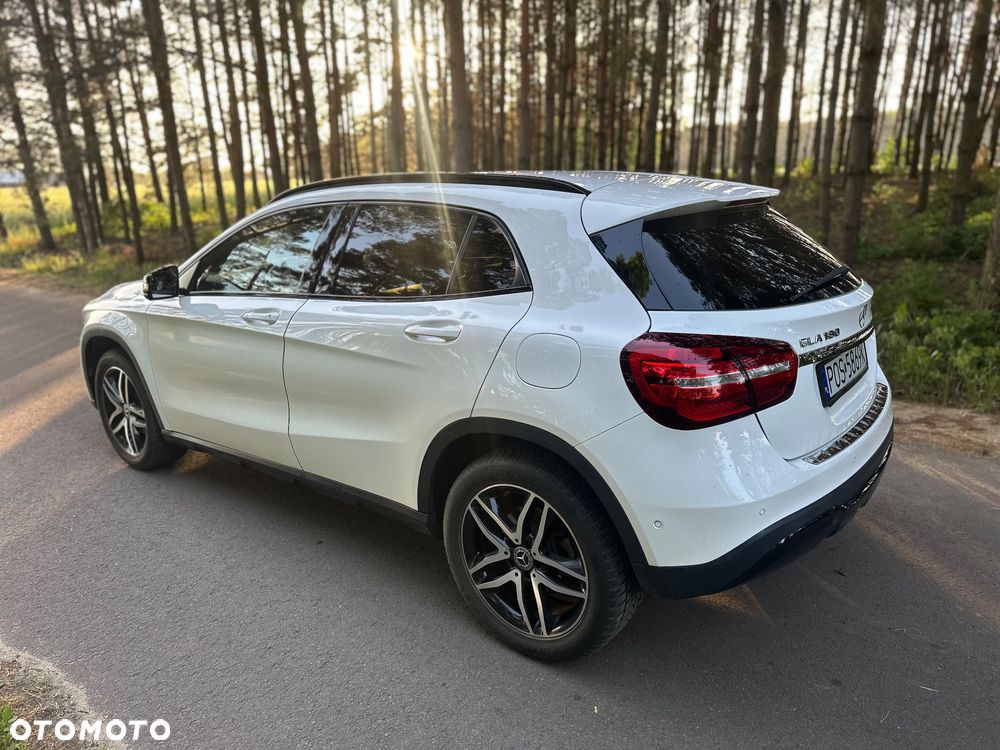 Mercedes-Benz GLA 180 7G-DCT Urban - 13