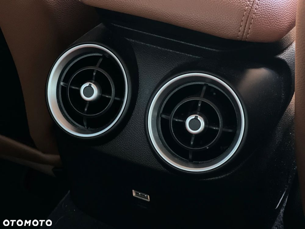 Alfa Romeo Giulia - 17