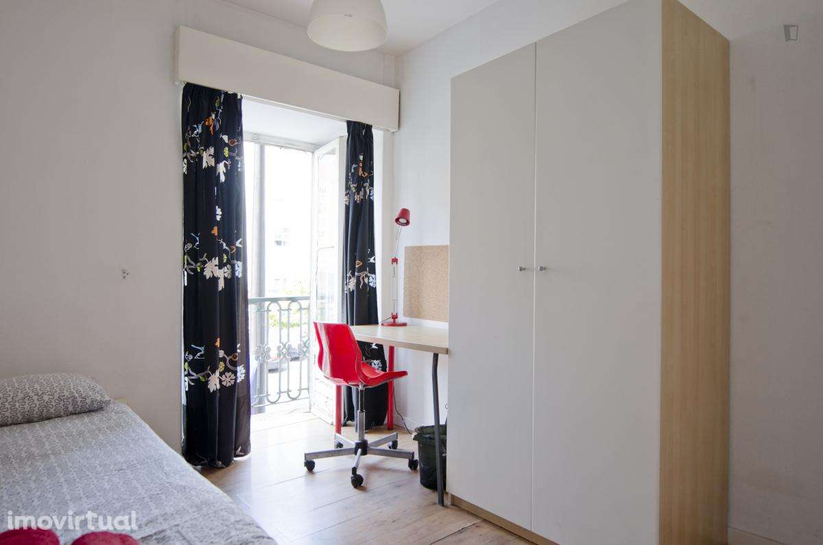 Quarto - localizado em Intendente Lisbon - Grande imagem: 5/18