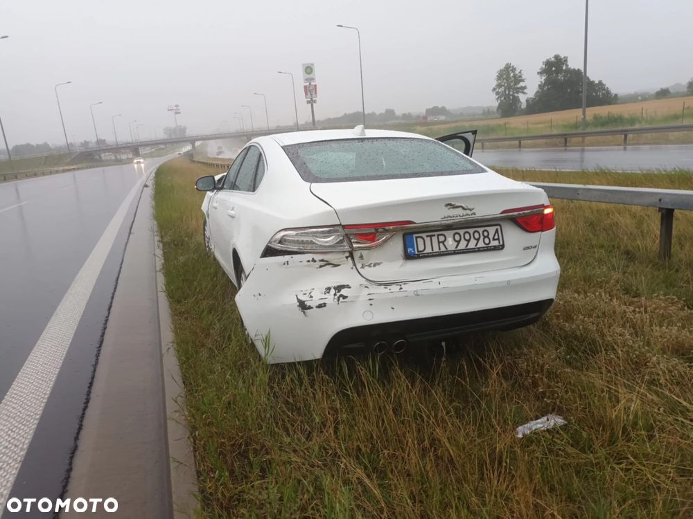 Jaguar XF 2.0 i4D Prestige - 4