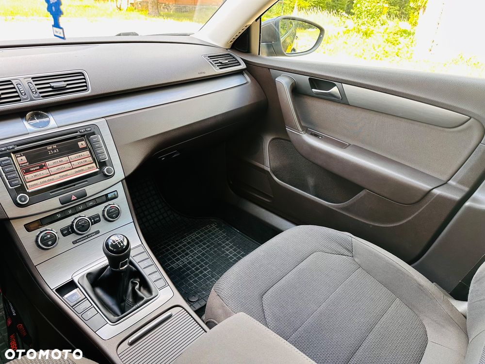 Volkswagen Passat 1.6 TDI Comfortline - 33