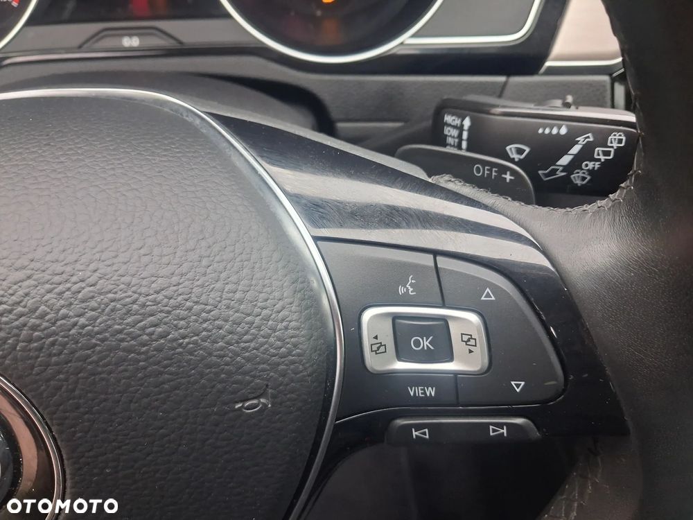 Volkswagen Passat - 32