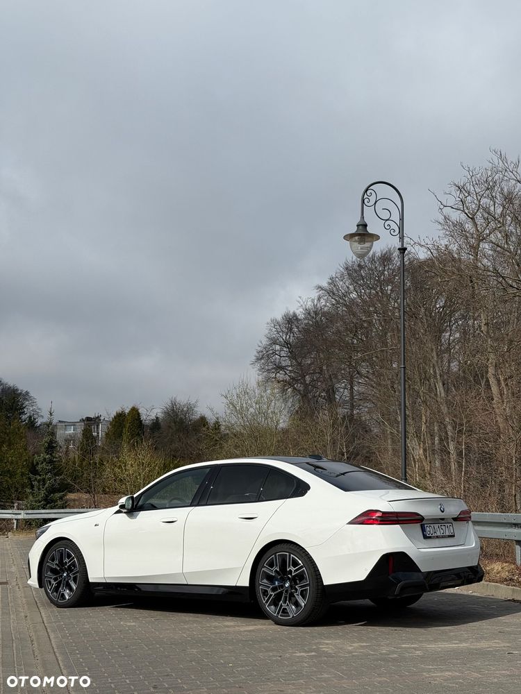 BMW Seria 5 520i mHEV - 4