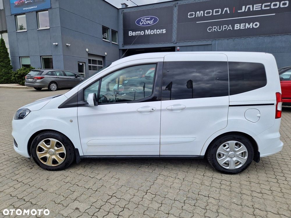Ford Transit Courier - 11