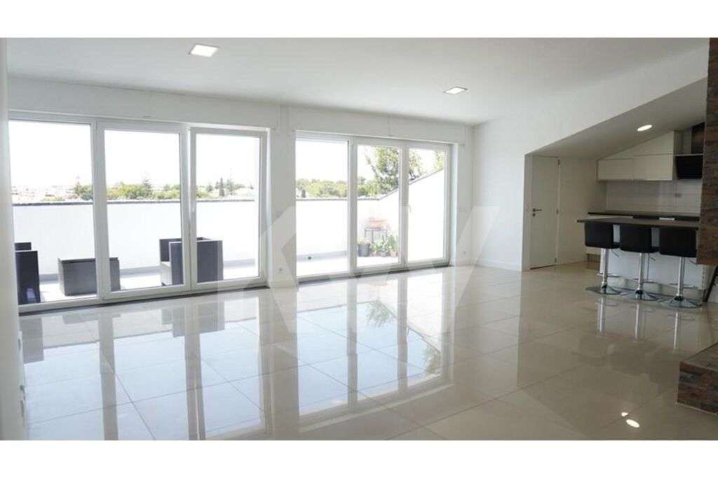 Apartamento Penthouse T2+1 com vista Mar à venda em Cascais. - Grande imagem: 2/13