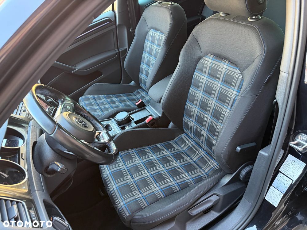 Volkswagen Golf - 12