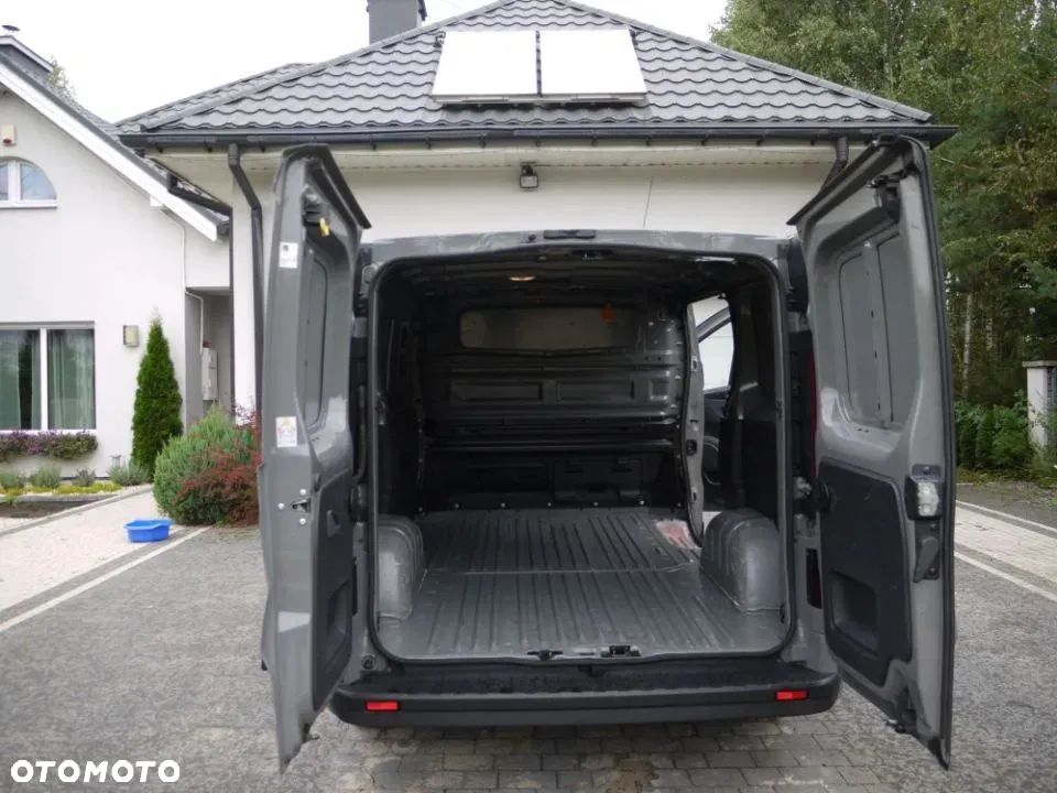 Opel Vivaro - 10