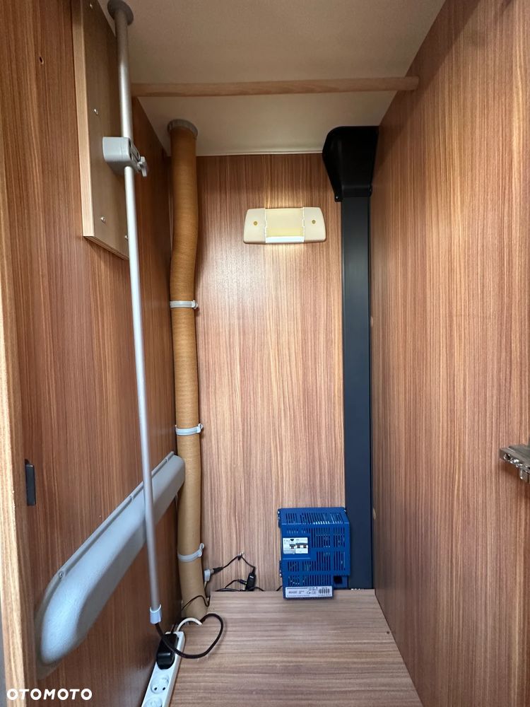Burstner AVERSO 465 TS FIFTY z napędem i markizą pompowaną. - 30