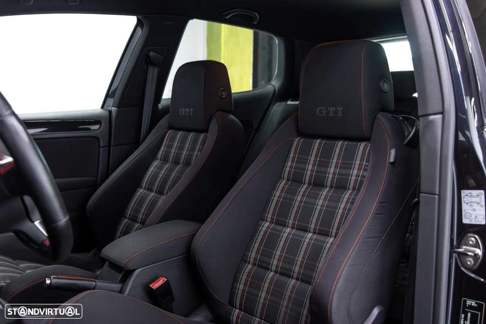 VW Golf 2.0 GTI - 30