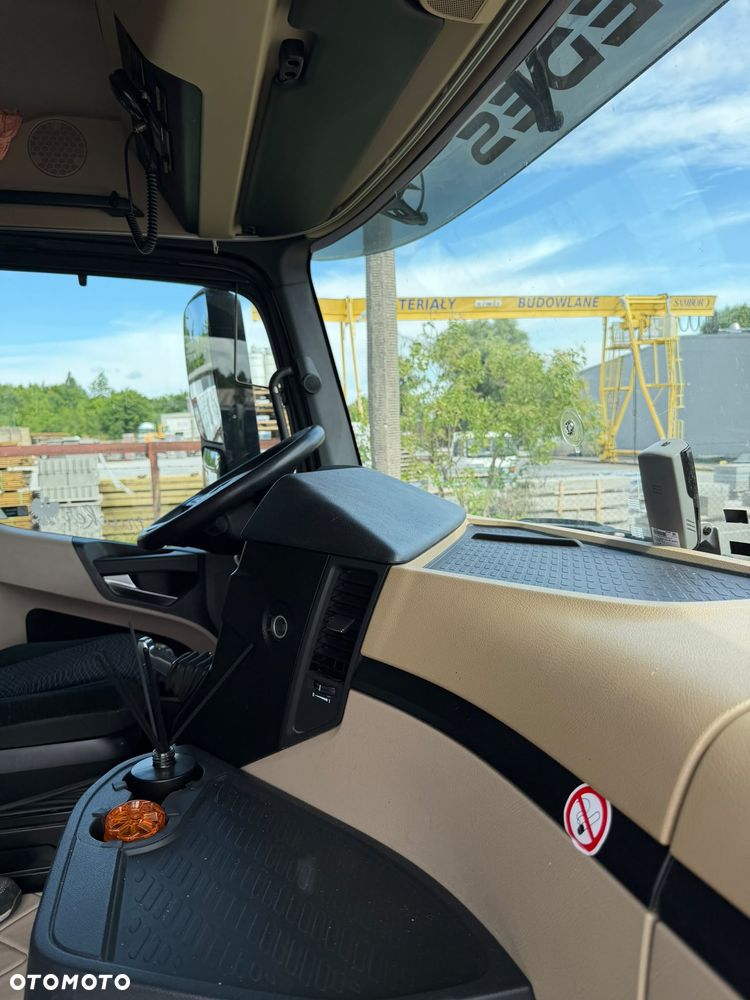 Mercedes-Benz ACTROS - 10