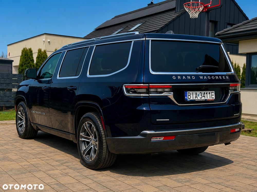 Jeep Grand Wagoneer - 10