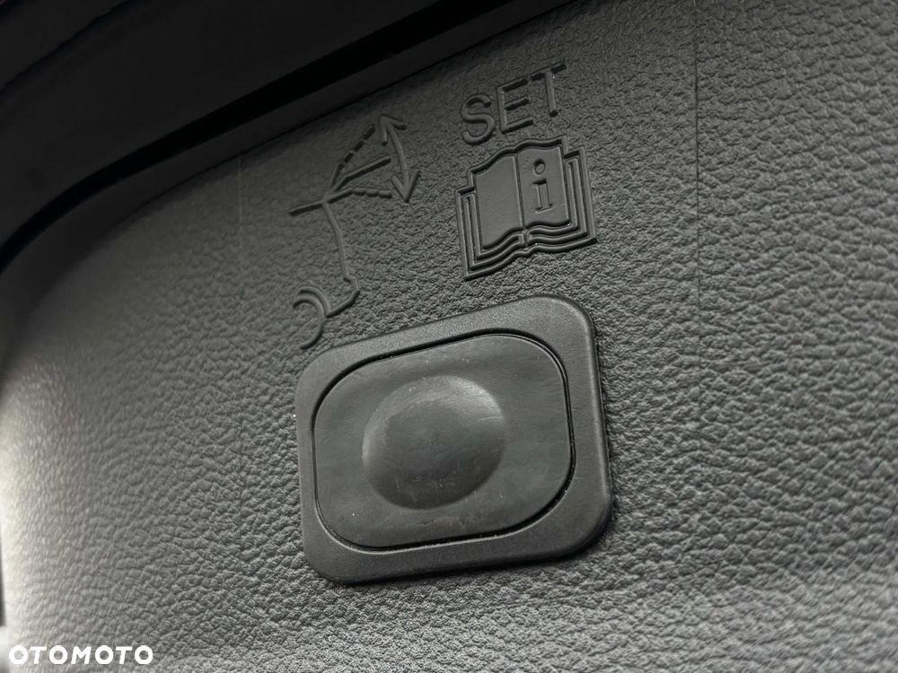 Ford Kuga 2.0 TDCi 2x4 Titanium - 8