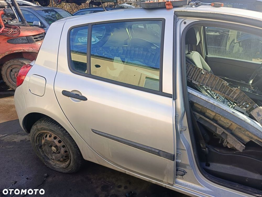 RENAULT CLIO III PAS TYŁ WANNA 5D - 3