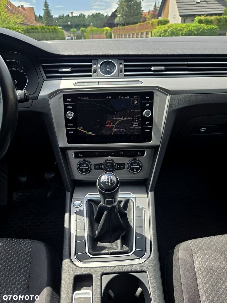 Volkswagen Passat Variant 2.0 TDI SCR Trendline - 22