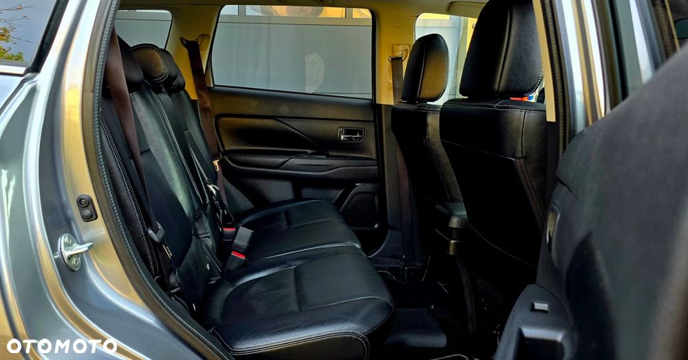 Mitsubishi Outlander 2.0 4WD Plus - 27