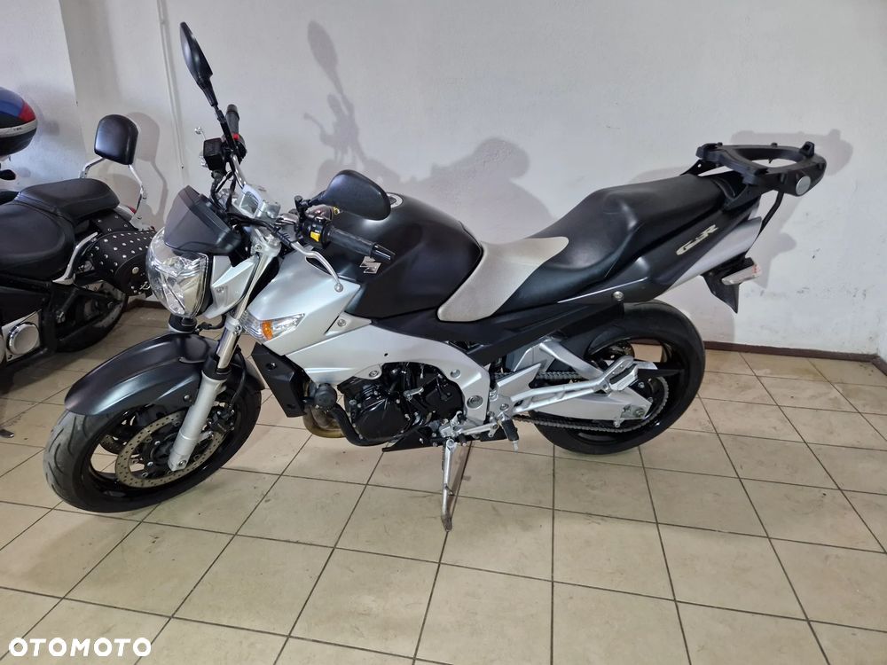 Suzuki GSR - 10