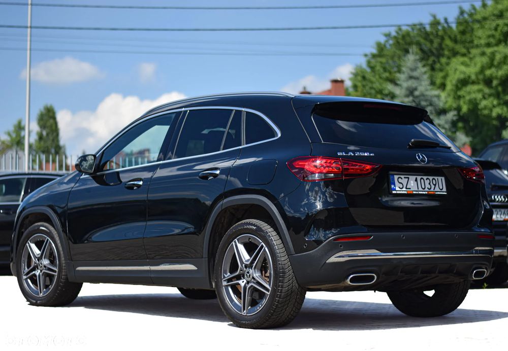 Mercedes-Benz GLA 250 e 8G-DCT AMG Line - 8