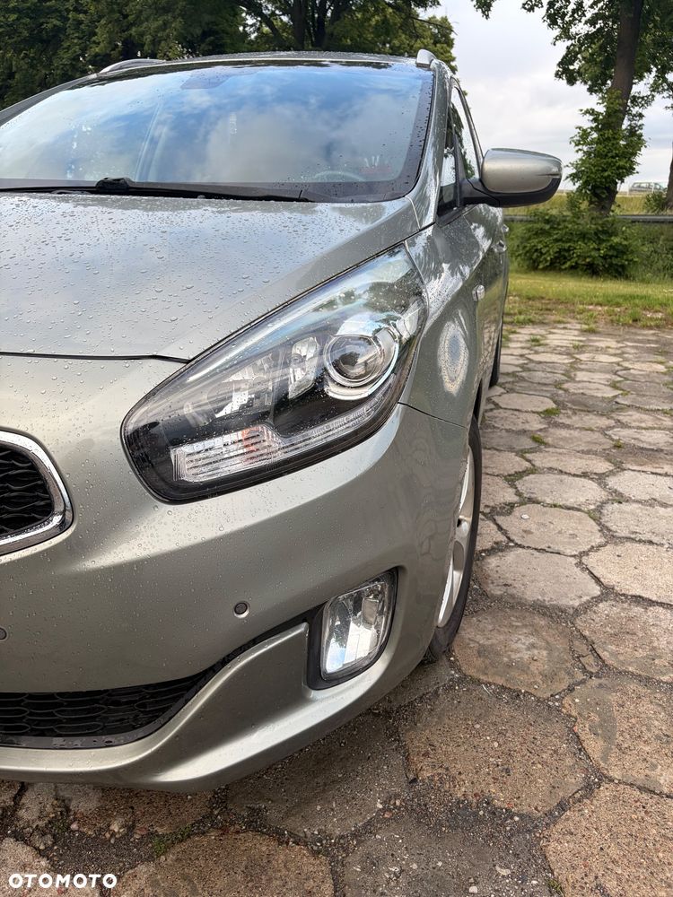 Kia Carens - 11