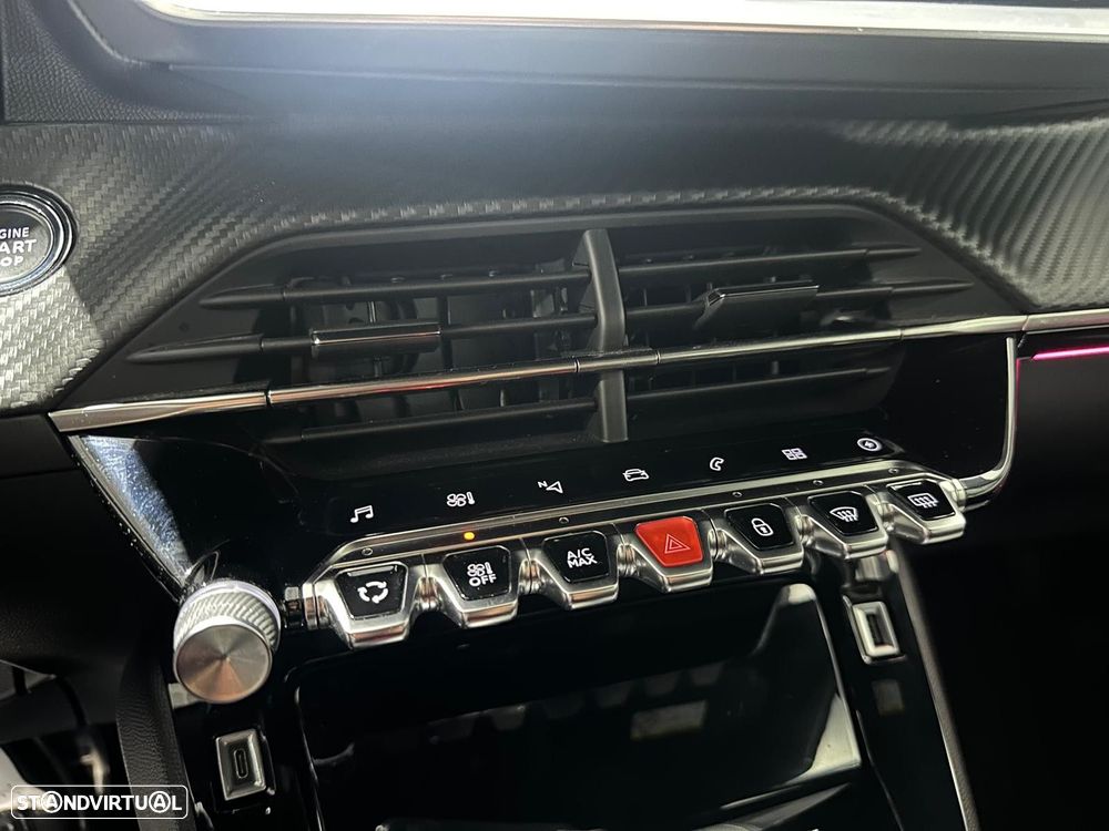 Peugeot e-2008 50 kWh GT - 37