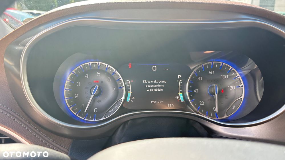 Chrysler Pacifica - 18