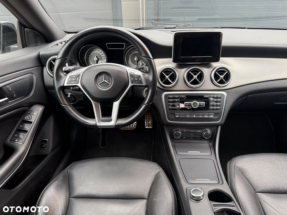 Mercedes-Benz CLA 220 CDI 7G-DCT AMG Line - 23