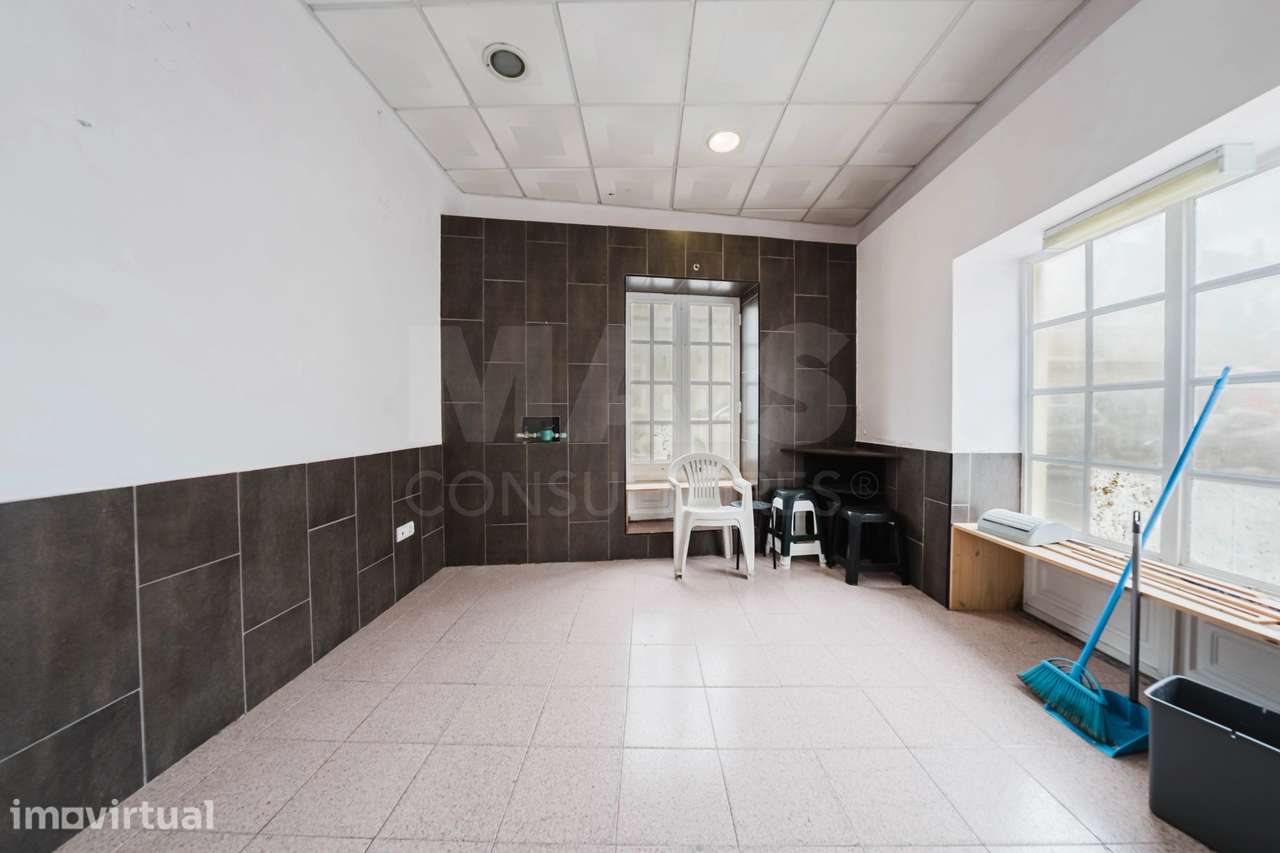 Oportunidade no Centro Histórico de Peniche – Espaço com Potencial ... - Grande imagem: 4/11