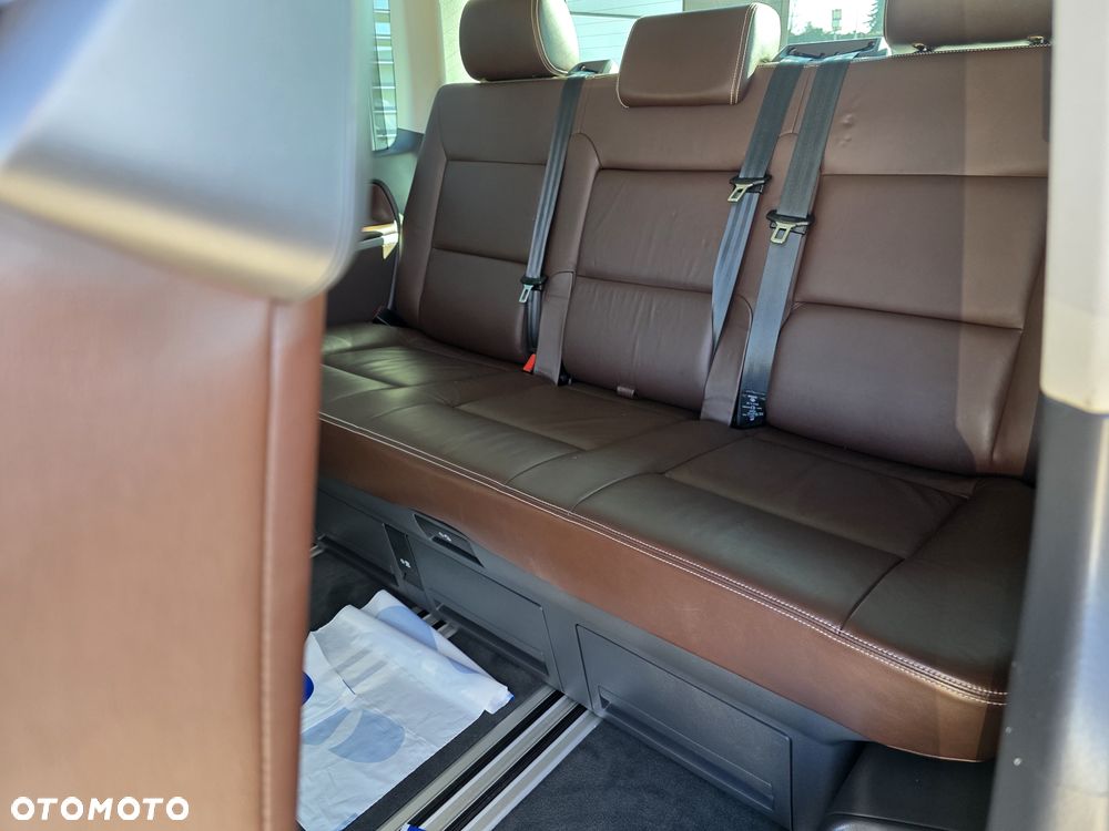 Volkswagen Multivan - 12