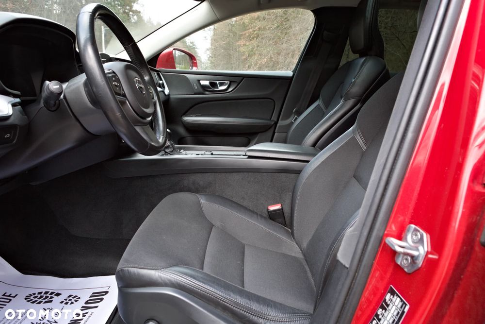 Volvo V60 D4 Momentum - 23