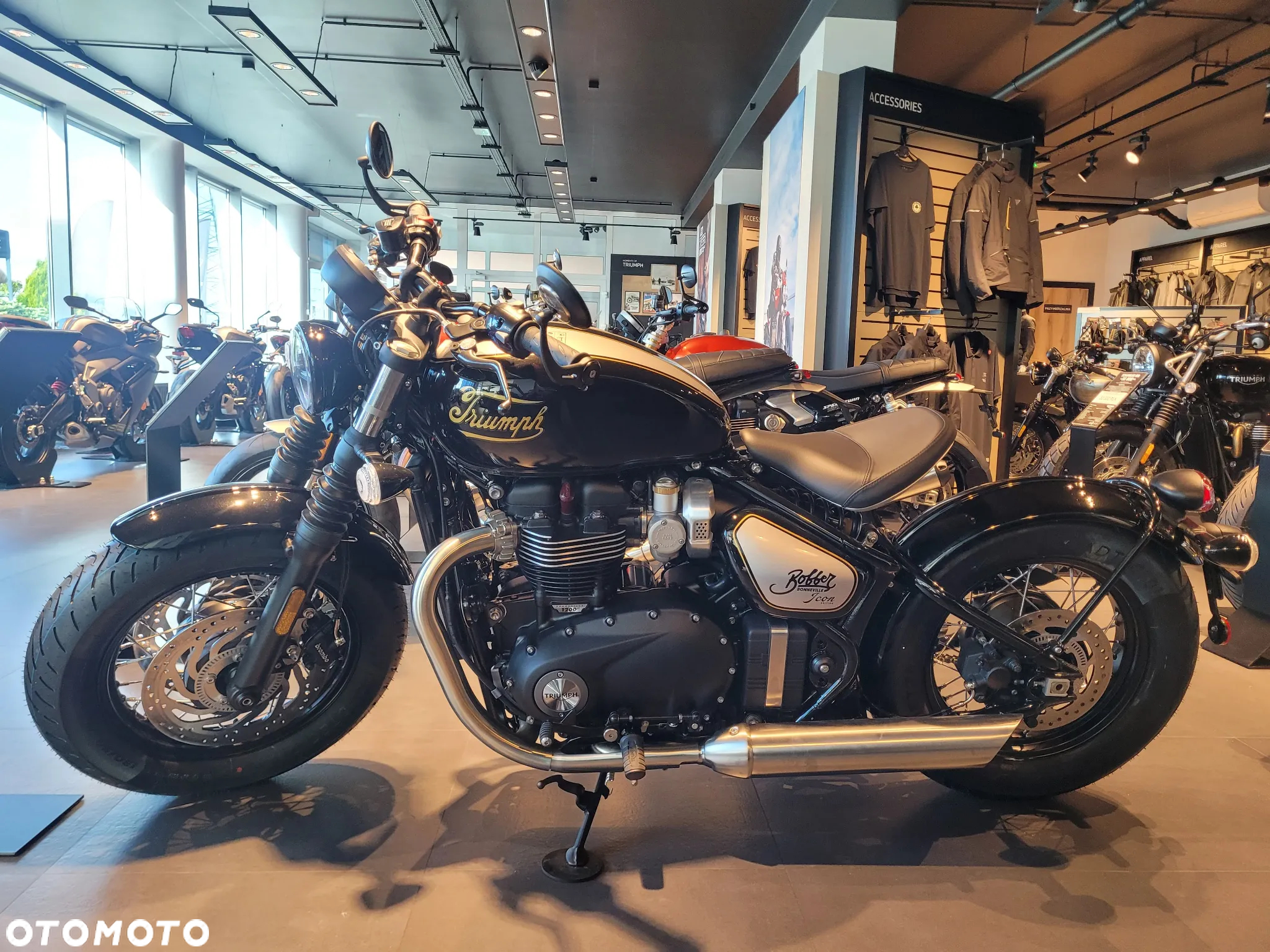 Triumph Bonneville Bobber - 2