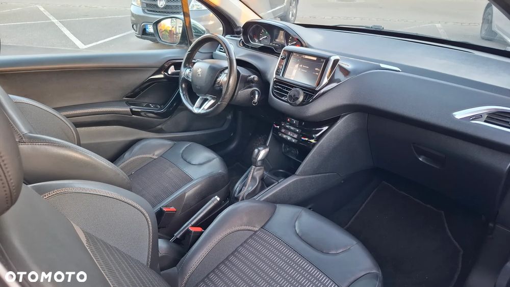 Peugeot 208 - 16