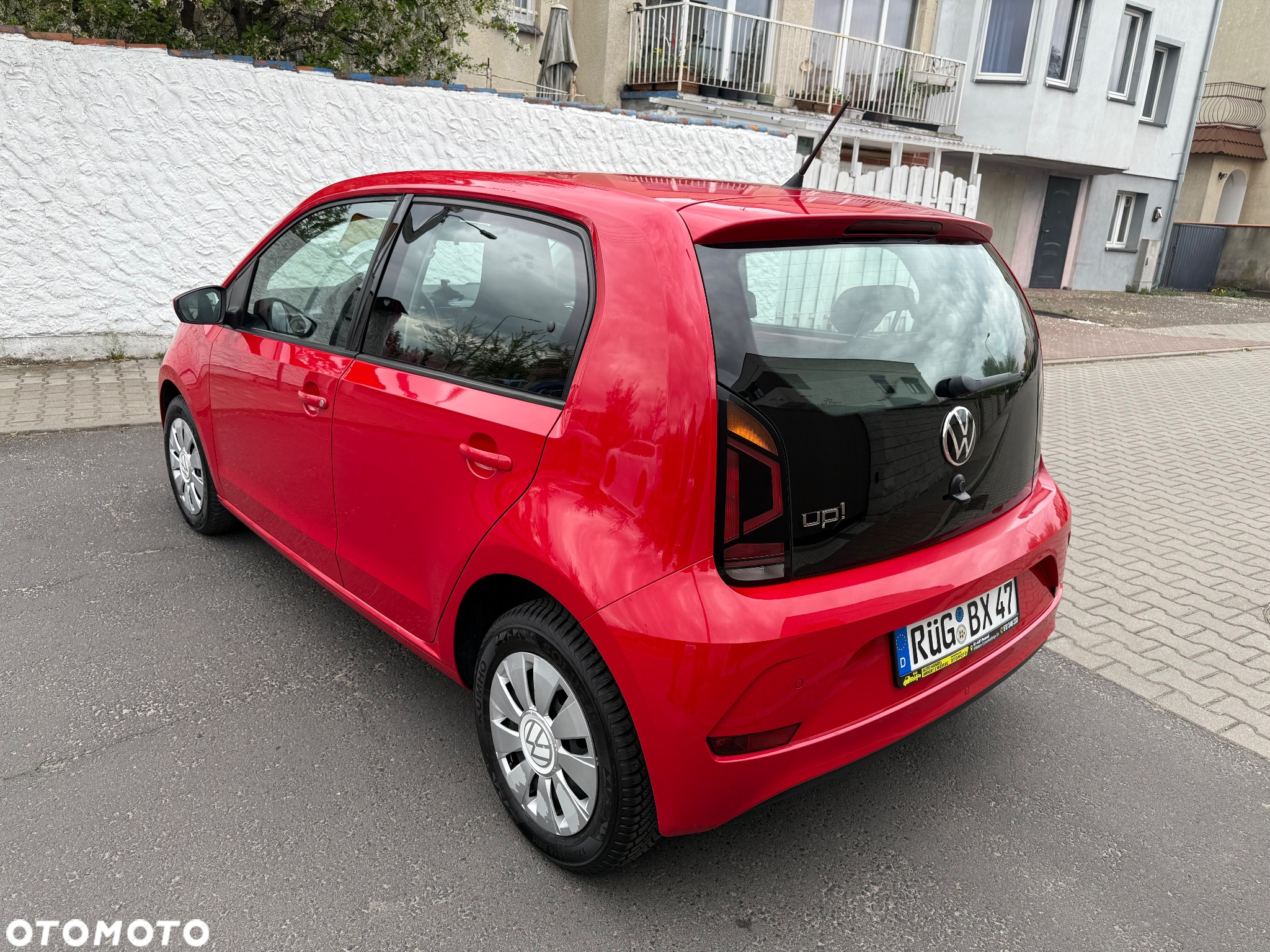 Volkswagen up! colour fortana red - 3