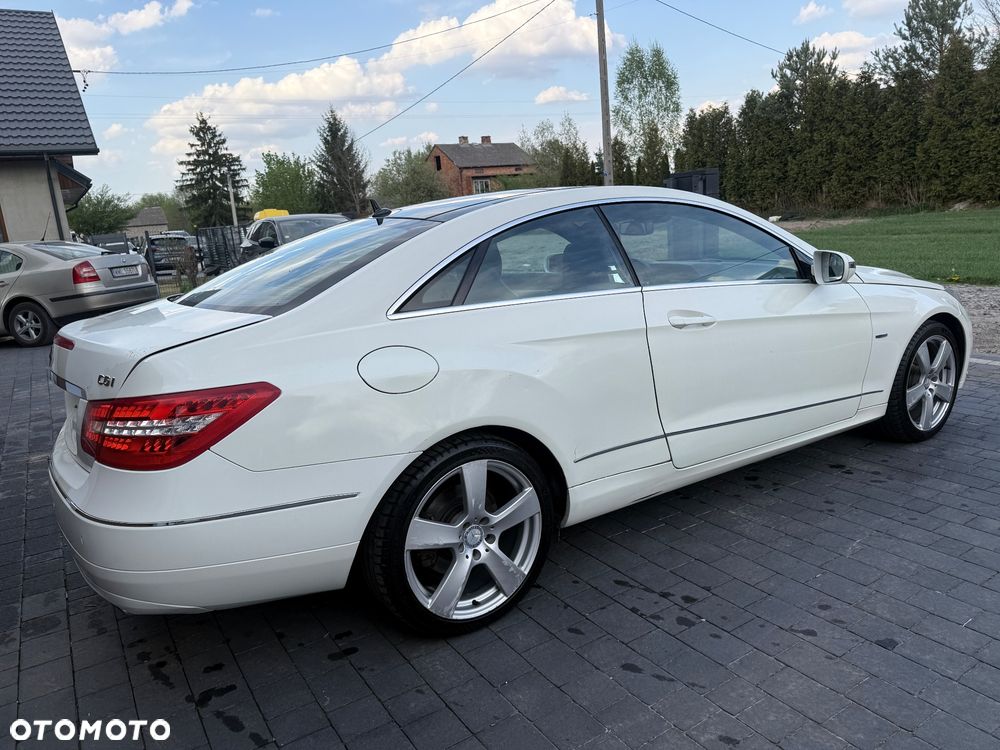 Mercedes-Benz Klasa E 300 BlueEFFICIENCY 7G-TRONIC Avantgarde - 12