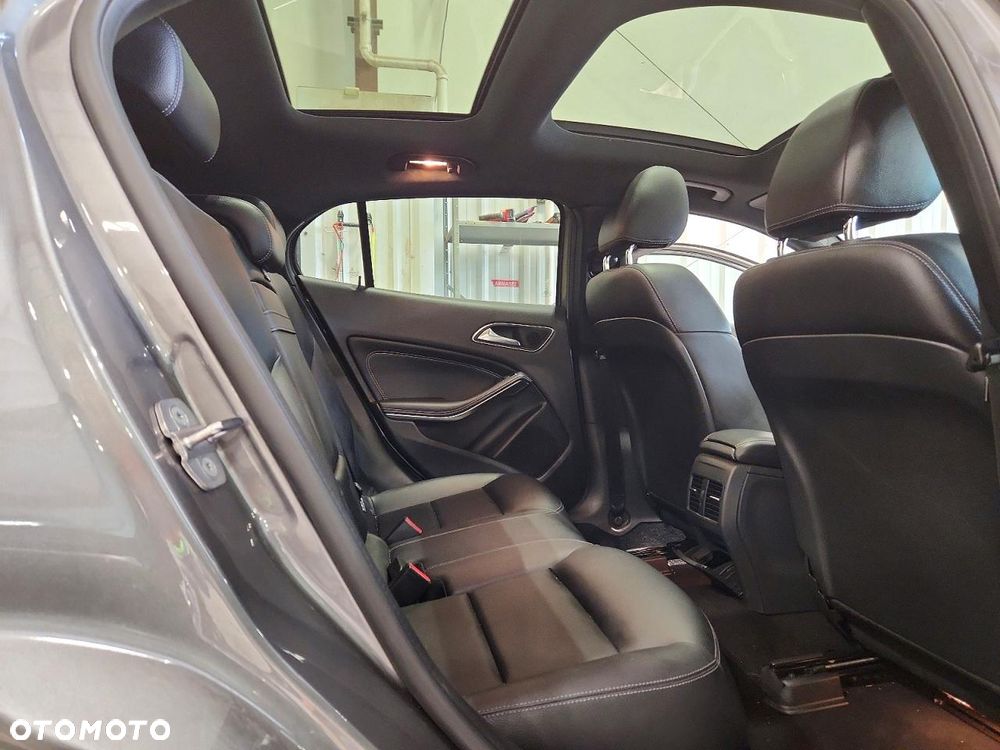 Mercedes-Benz GLA 250 4Matic 8G-DCT - 12