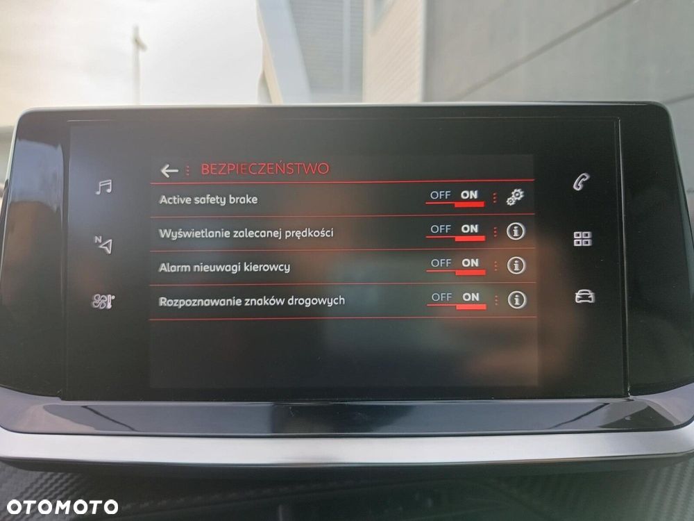 Peugeot 2008 PureTech 100 Allure S&S BVM6 - 37