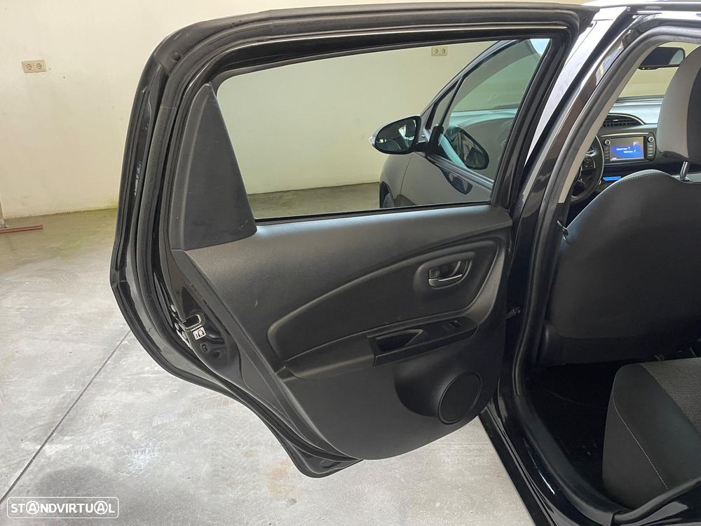 Toyota Yaris 1.5 VVT-i 20 Anos - 26