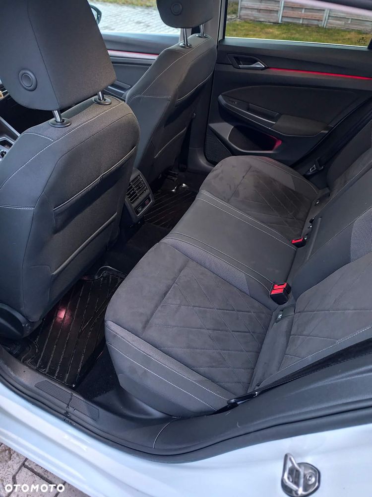 Volkswagen Golf 1.5 eTSI EVO Style DSG - 6