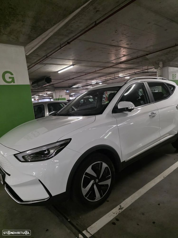 MG ZS EV 72.6 kWh Luxury OBC 11 kW - 1
